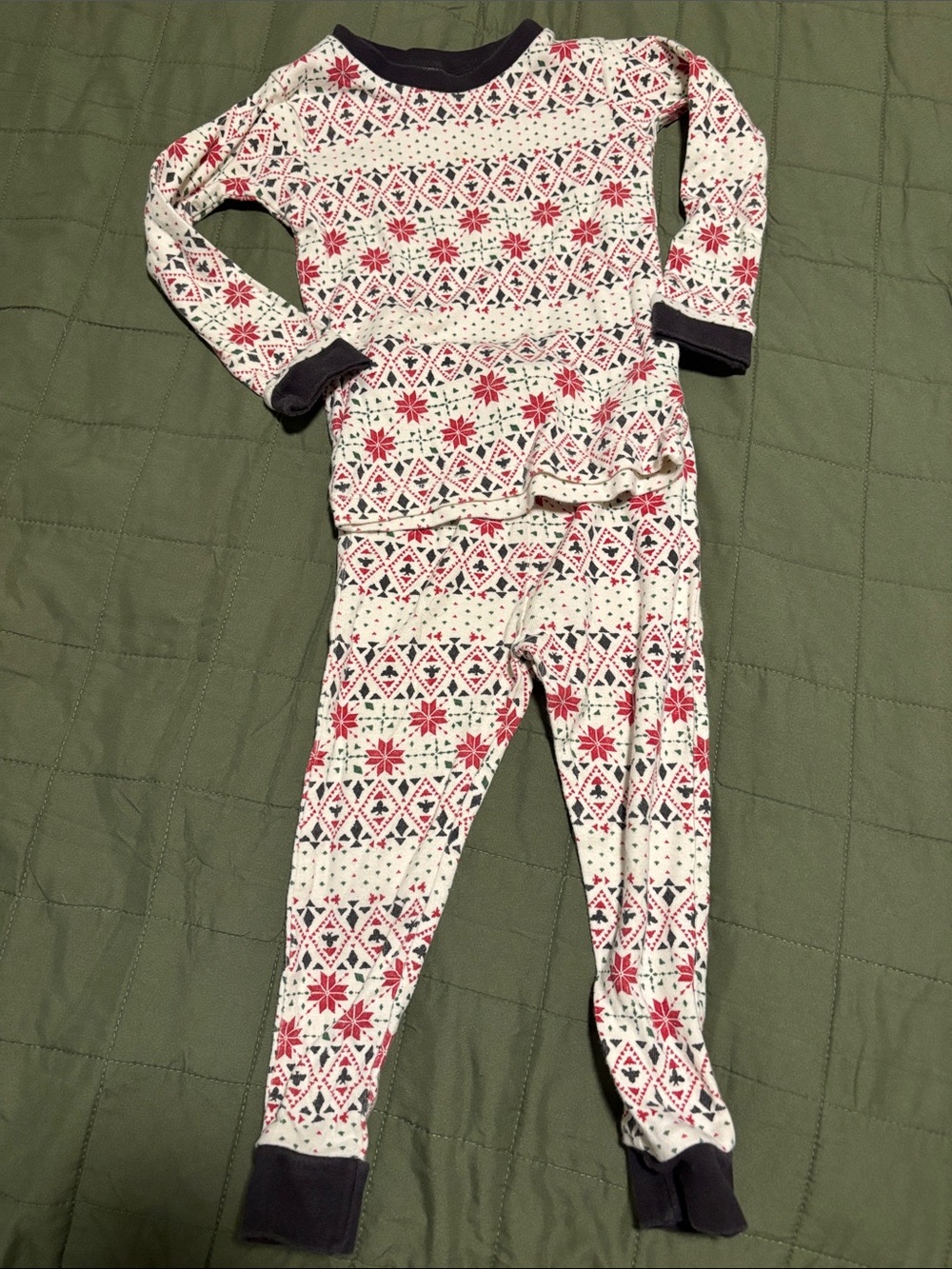 Burt's Bees 2T White and Red Fair Isle Long Sleeve Kids Pajama Set